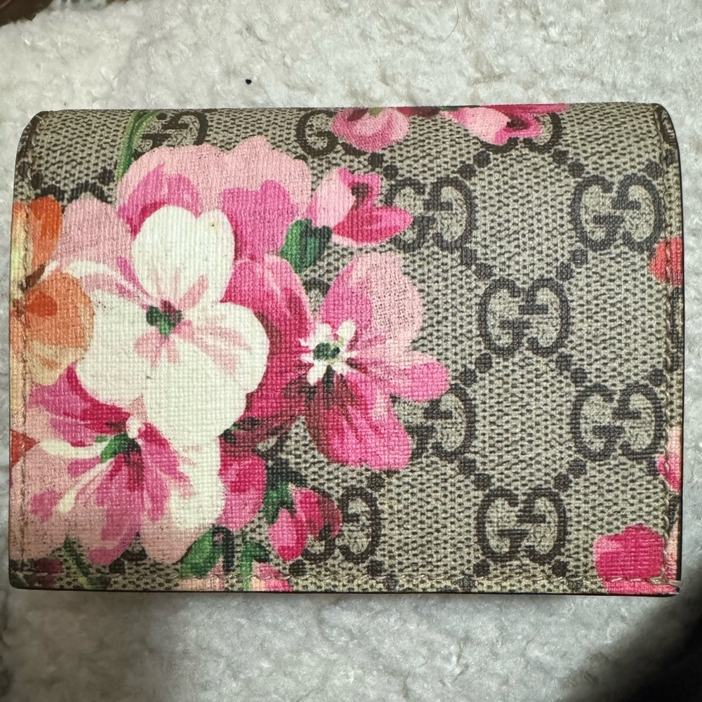 Gucci compact wallet